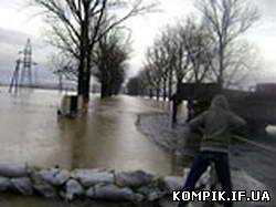 Картинка Вода в річках далі піднімається. У західних областях оголошено штормове попередження