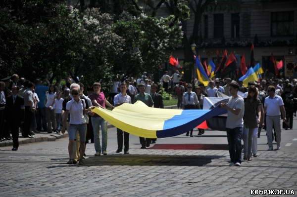 Картинка День героїв відзначали у Львові. Фото