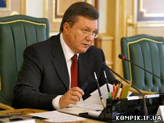Картинка Янукович запевнив, що вирішення питання про об'єднання "Нафтогазу" та "Газпрому" відповідатиме національним інтересам
