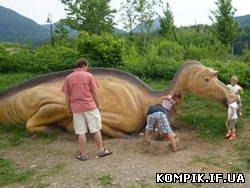 Картинка У Києві розпочалася виставка динозаврів. Понад 50 величезних експонатів